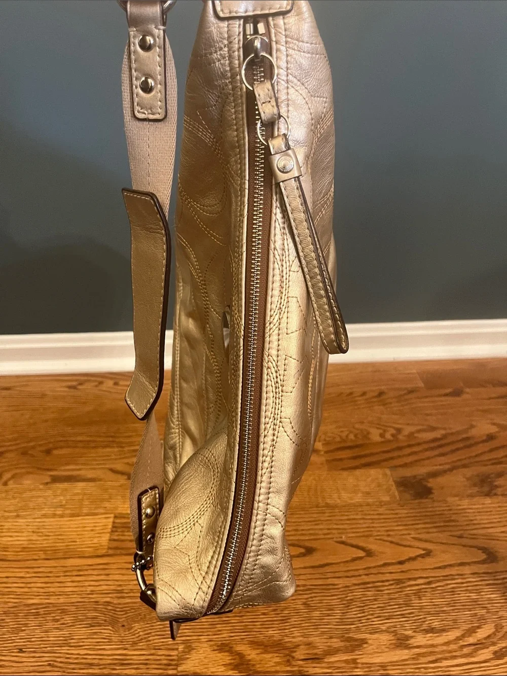 Coach F18882 Signature Stitch Gold Metallic Leather Hobo Shoulder Bag COA
